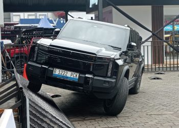 Chery Ajak Pengunjung IIMS 2026 ‘Siksa’ J6 di Lintasan Miring 35 Derajat! Berani Coba?