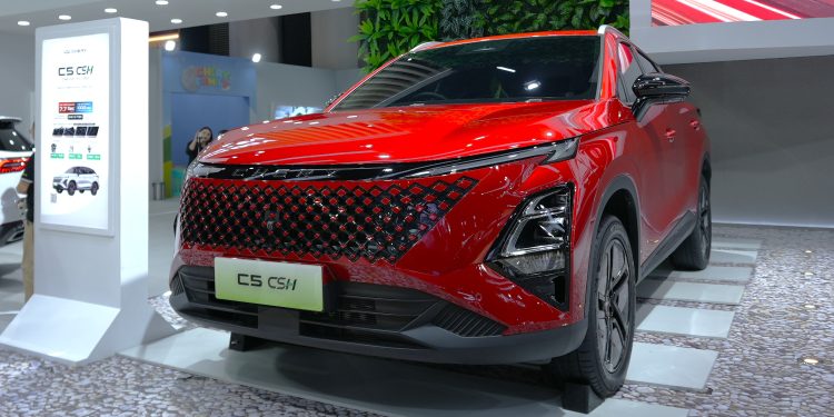 Satu Mobil, Dua Karakter! Chery C5 CSH Mengaspal Serentak di 8 Kota Besar Indonesia