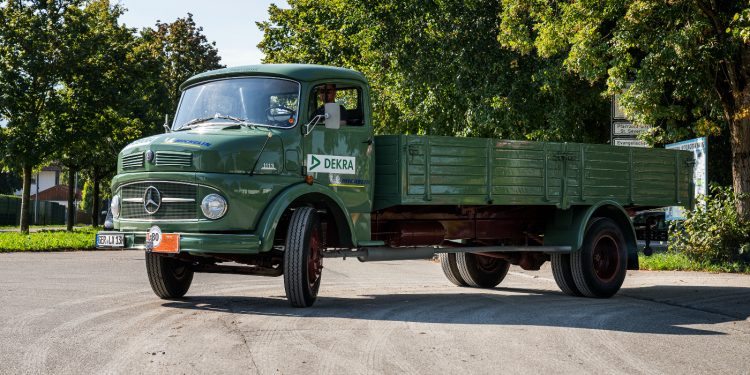 Rayakan 130 Tahun, Mercedes-Benz Trucks Hadirkan Rekonstruksi Truk Daimler 1896 yang Mengubah Dunia!
