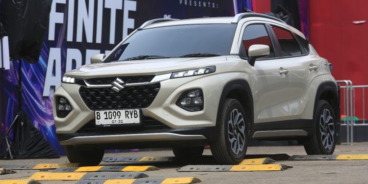 Menjajal Suzuki Fronx GX di IIMS 2026: Lincah, Irit, dan Haus Teknologi Modern!