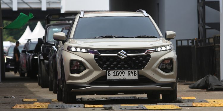 Menjajal Suzuki Fronx GX di IIMS 2026: Lincah, Irit, dan Haus Teknologi Modern!