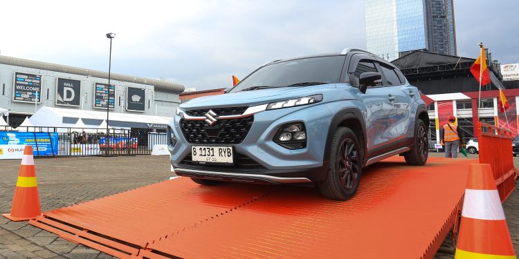 Suzuki Fronx Jadi Primadona Test Drive IIMS 2026, Radius Putarnya Bikin Melongo!