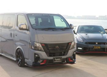 Bukan Sembarang Mobil Travel! Nissan Caravan Ini Disulap Jadi ‘Kembaran’ GT-R Nismo