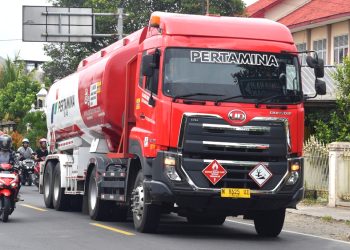 Astra UD Trucks Sah Jadi ‘Benteng’ Distribusi BBM Pertamina Patra Niaga!
