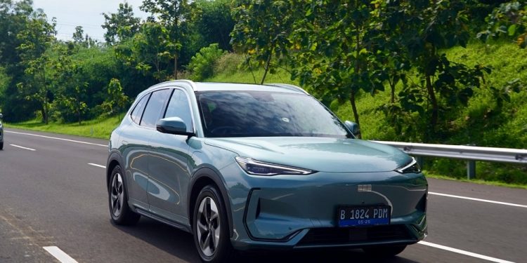 Geely Bagikan Tips Praktis Perjalanan Mudik Pakai Mobil Listrik