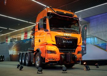 Bisa Narik Kapal Selam! MAN Rilis Truk TGX 41.640 8×4/4, Simak Ketangguhannya