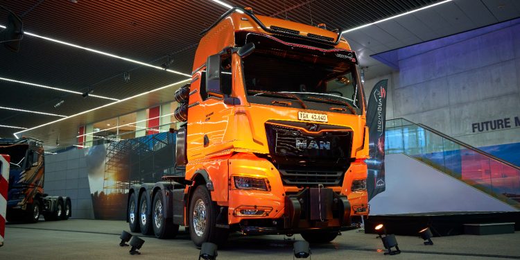 Bisa Narik Kapal Selam! MAN Rilis Truk TGX 41.640 8×4/4, Simak Ketangguhannya