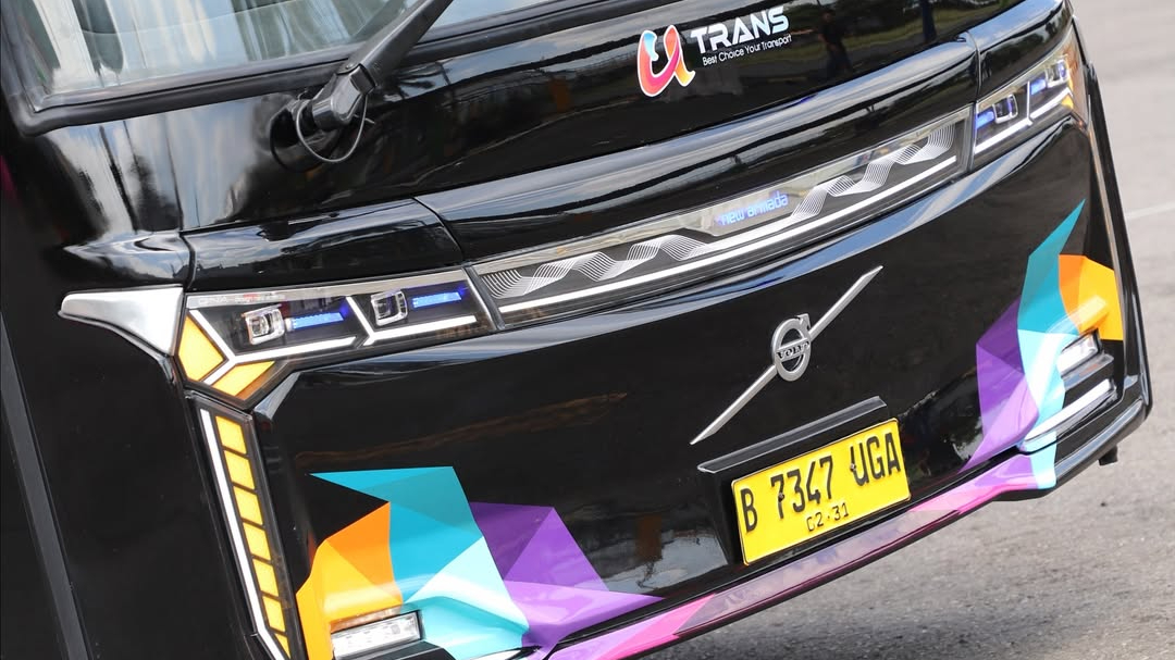 Gahar! PO U Trans Rilis ‘Black Thunder Bird’, Bus Volvo B11R Euro 5 ...