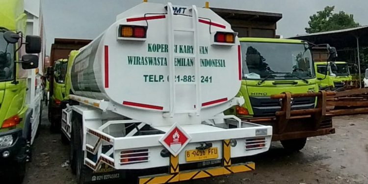 Truk B3 Wajib Pasang Simbol Khusus, Pengemudi Lain Harus Waspada