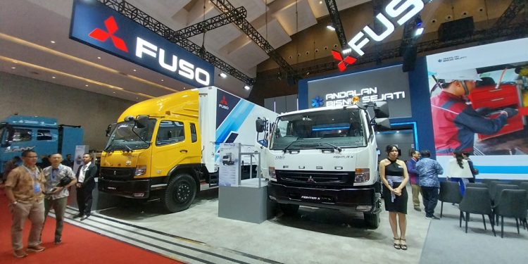 Deretan Truk Logistik Mitsubishi Fuso Canter dan Fighter di GIICOMVEC 2026