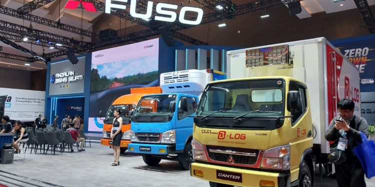 Deretan Truk Logistik Mitsubishi Fuso Canter dan Fighter di GIICOMVEC 2026