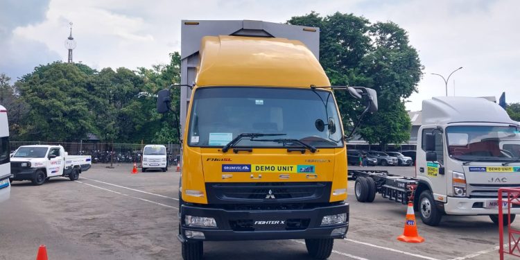Deretan Truk Logistik Mitsubishi Fuso Canter dan Fighter di GIICOMVEC 2026