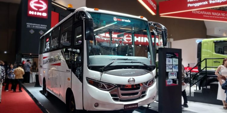 Bus Baru 4×4 dari Hino, Siap Libas Medan Berat Pertambangan dan Perkebunan