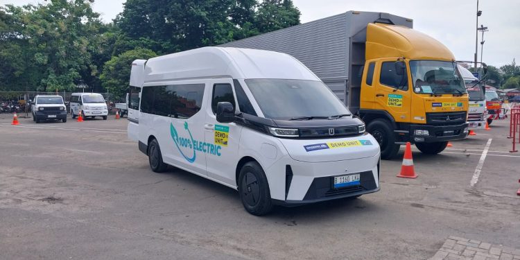 Mencoba Singkat Farizon SV di GIICOMVEC 2026