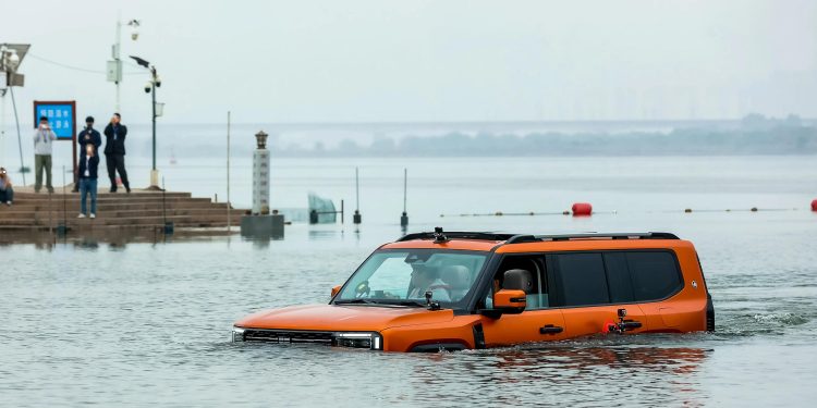 Uji Ketahanan, Jetour G700 Lewati Sungai Sejauh 1,2 Km