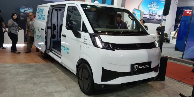 Intip Kecanggihan Farizon SV dan Cargo Van V8E yang Debut di GIICOMVEC 2026