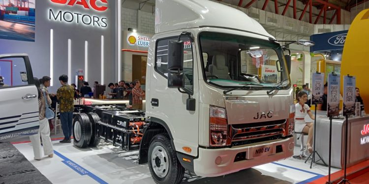 JAC Motors Tampil Perdana di GIICOMVEC 2026, Hadirkan 3 Kendaraan Niaga Listrik Rakitan Lokal