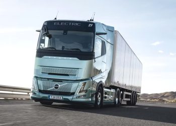 Jarak Tempuh Truk Listrik Volvo FH Aero Electric Kini Melebihi Jakarta-Surabaya Sekali Cas!