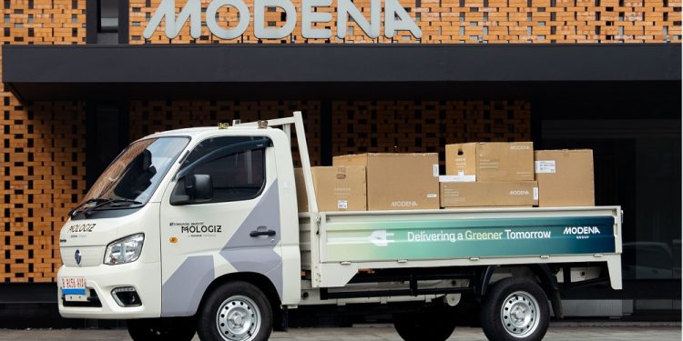 Permudah Mobilitas Masyarakat, Damri Operasikan Layanan Angkutan Bandara Nabire