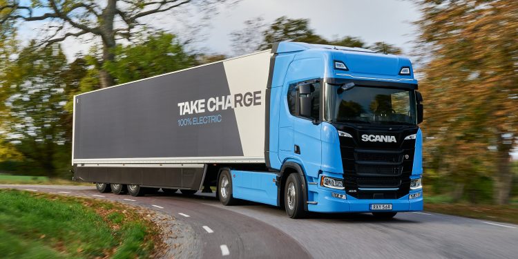 Geser Baterai ke Bawah Kabin, Truk Listrik Scania Kini Bisa Angkut Muatan Penuh Sejauh 800 Km!