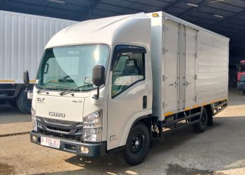 Rahasia Isuzu Elf NLR L Bisa Tembus 8,6 Kpl dengan Beban 5 Ton, Pebisnis Logistik Wajib Tahu!