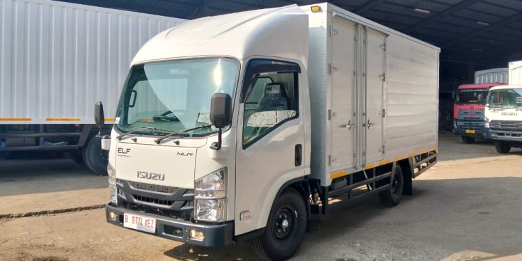 Rahasia Isuzu Elf NLR L Bisa Tembus 8,6 Kpl dengan Beban 5 Ton, Pebisnis Logistik Wajib Tahu!