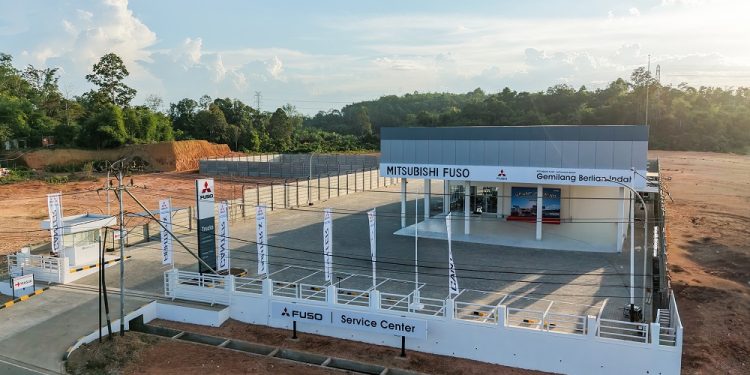 Fokus Zero Down Time, Mitsubishi Fuso Resmikan Servis Center di Sandai Kalimantan Barat