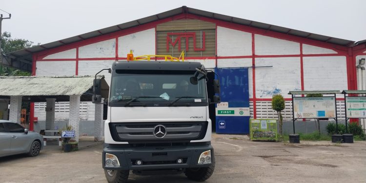 Kolaborasi DCVI dan MTU Karoseri Hasilkan Truk Mercedes-Benz Tangguh