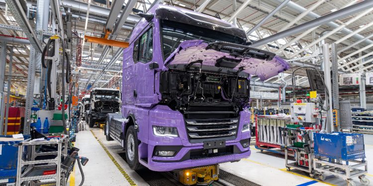 Bisa Rakit 100 Truk Sehari, MAN Sukses Produksi 1.300 Truk Listrik dalam Waktu Singkat!