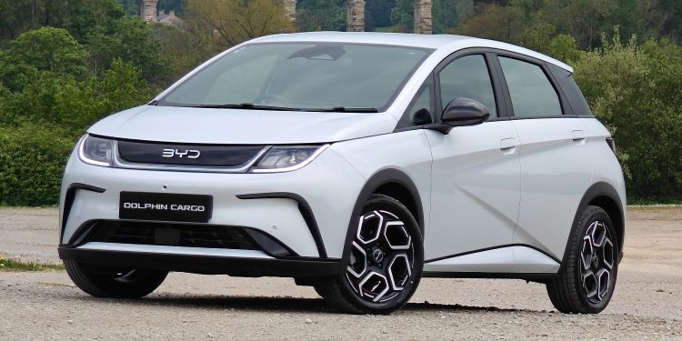 BYD Rilis Dolphin Versi Van Kargo, Tetap Pakai Penghangat Kursi dan Kamera 360!