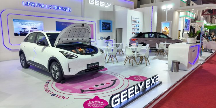 Geely EX2 Tampil Perdana di Jakarta Fair 2026,  Beri Garansi Baterai 8 Tahun Buat Pengunjung!