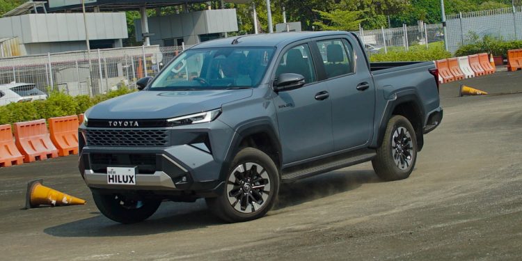 Toyota Luncurkan New Hilux Generasi Ke-9 dan Varian BEV di Indonesia, Segini Harganya