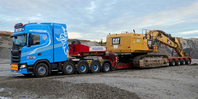 Mengenal Lowboy Truck, Penopang Tersembunyi di Balik Proyek Infrastruktur Raksasa
