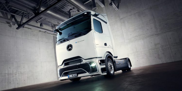 Mercedes-Benz Perkenalkan Varian Baru Truk Listrik eActros Lowliner, Bisa Angkut Muatan 24 Ton!