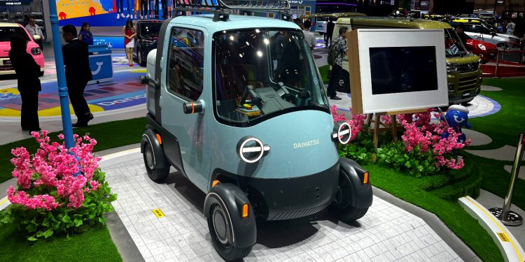 Nostalgia Bemo Berjiwa EV, Intip Detail Unik Daihatsu Midget X yang Bikin Penasaran di GIIAS 2026!