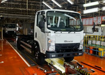Pabrik Isuzu Karawang Ciptakan Truk Tangguh Hanya Dalam Hitungan Menit!