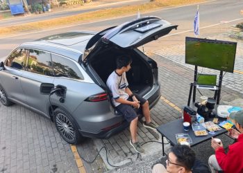 Jadi ‘Genset Berjalan’! Chery Tiggo 9 CSH Sokong Listrik 6.600 Watt di Nobar OtoCibubur