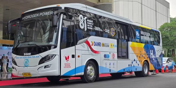 Damri Uji Coba Bus Konversi Hidrogen-Diesel Pertama di Indonesia