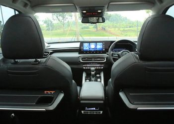 Banyak Ruang Penyimpanan di Kabin Mitubishi Destinator, Perjalanan Jauh Semakin Mudah