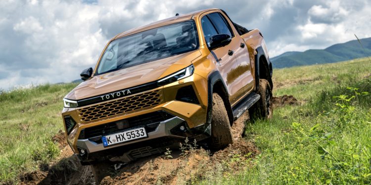 Toyota Tegaskan Tak Ada Varian PHEV Untuk Hilux Terbaru! Ini Alasannya