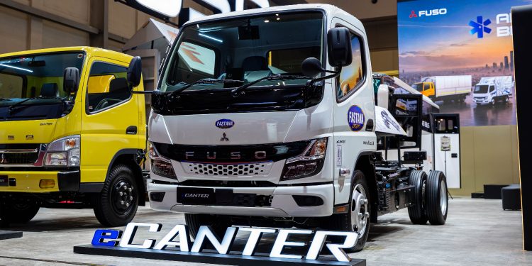 Diplomat Jepang Sapa Mitsubishi Fuso di GIIAS 2026, Ungkap Masa Depan Truk Listrik Indonesia