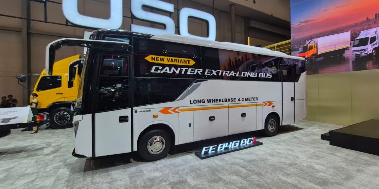 Mitsubishi Canter Extra Long Bus Manfaatkan Sektor Pariwisata yang Berkembang Pesat