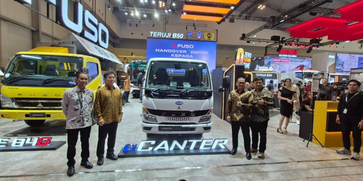 Hemat Biaya Operasional, Fastana Logistik Kepincut Mitsubishi Fuso eCanter