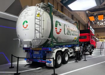 Sektor Logistik Tembus 9%, UD Trucks dan Pertamina Rombak Total Standar Truk Bahan Berbahaya!