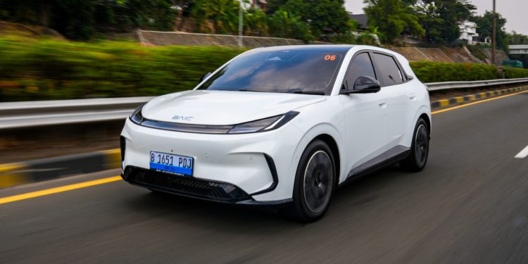 Siksa BAIC T1 Rute Jakarta-Bandung PP, Jarak 412 Km Cuma Habis Rp 150 Ribu!