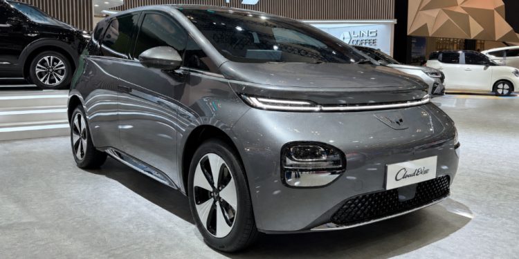 Wuling Cloud EV SE Resmi Meluncur Lebih Murah, Cuma Rp 200 Jutaan!