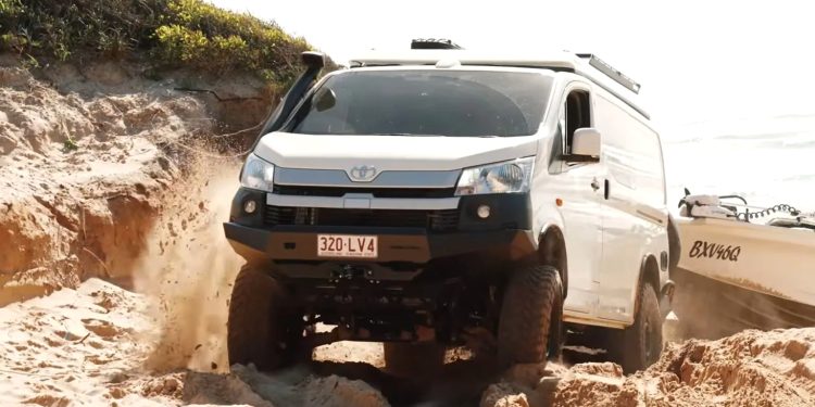 Biasa Dipakai Travel, Toyota HiAce Premio Ini Dirombak Jadi Campervan Offroad Ekstrem!