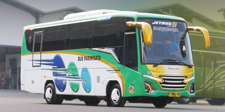 PO Kramat Djati Rilis Bus Pariwisata Baru Dari Karoseri Adiputro, Gendong Sasis Isuzu