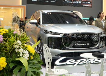 Lepas Lakukan Penyerahan Perdana L8 PHEV di Indonesia