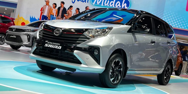 Tampil Makin Sporty, New Daihatsu Sigra 1.2R Meluncur di GIIAS 2026, Kini Ada Apple CarPlay